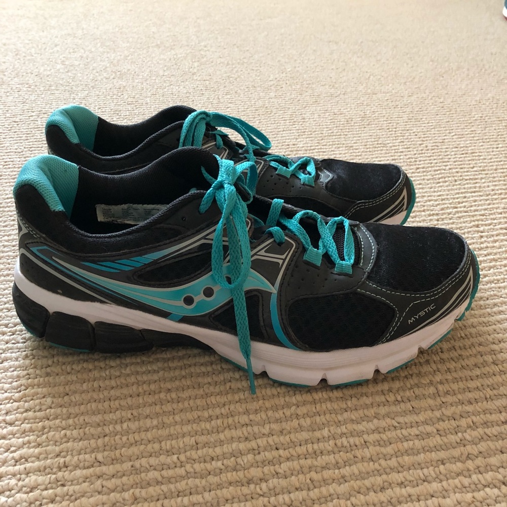 Worn once SAUCONY Mystic 9.5